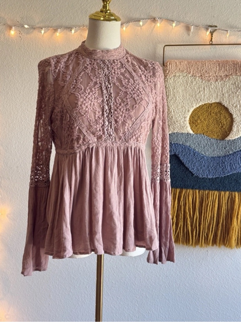 American Eagle Dusty Rose Pink Lace Crochet Boho Bell Sleeve Blouse Sz S Fairy